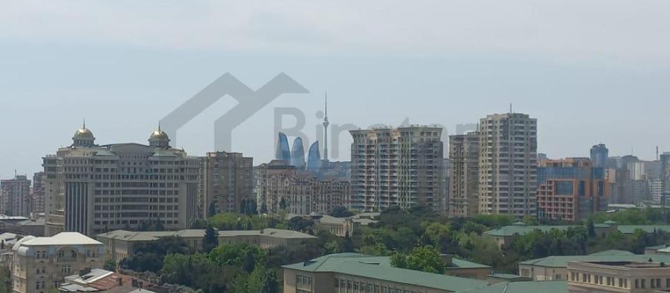 -Tibb Universitetinın yanında. - 5