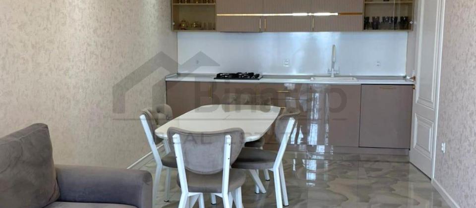 2 otaqlı mənzil satılır/110 kv.m., 8 Noyabr m/s yaxındır - 9