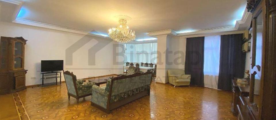 3 otaqlı mənzil satılır/181 kv.m., 28 Mall t/m və 28 May m/s yanında yerləşir - 3