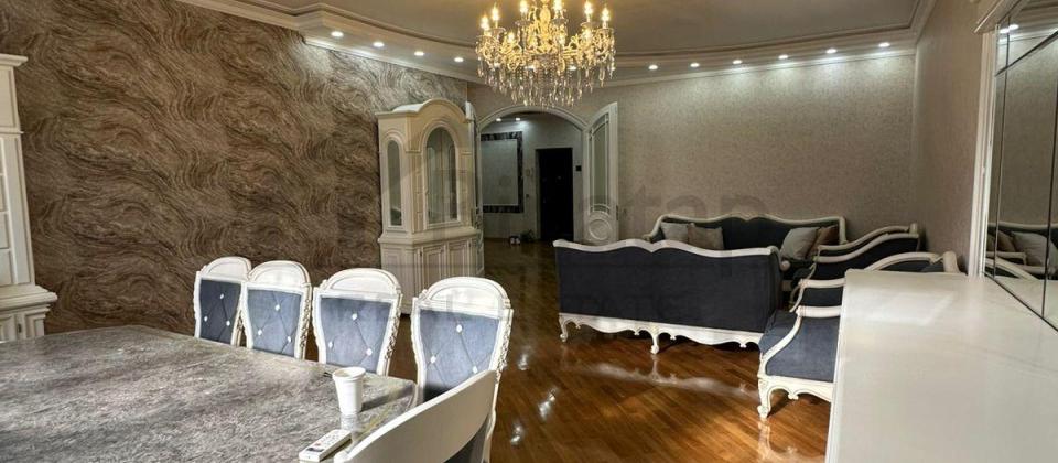 3 otaqlı mənzil satılır/176 kv.m., Mərkəzi park və Statistika Komitəsinin yanında yerləşir - 2