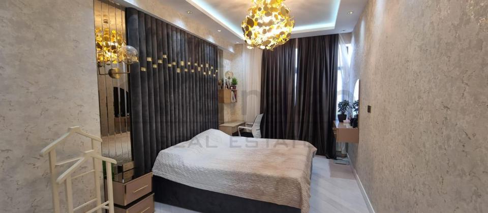 Tibb Universitetının   yanında. - 3