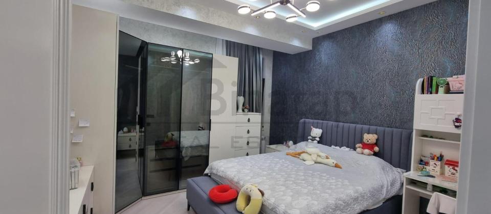 Tibb Universitetının   yanında. - 6