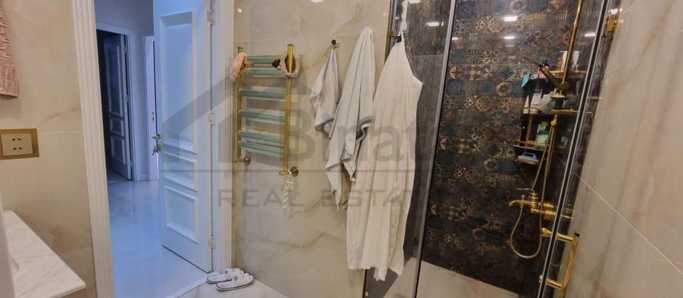 Tibb Universitetının   yanında. - 12