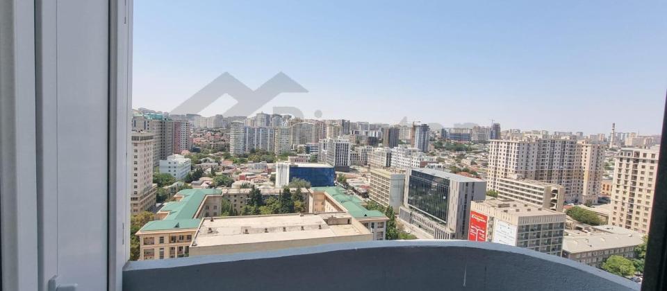 Tibb Universitetının   yanında. - 14