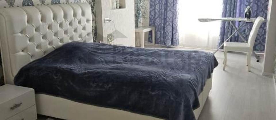 2 otaqlı mənzil satılır/105 kv.m., 8ci km bazarı, Neftçilər və Xalqlar Dostluğu m/s yaxındır - 8