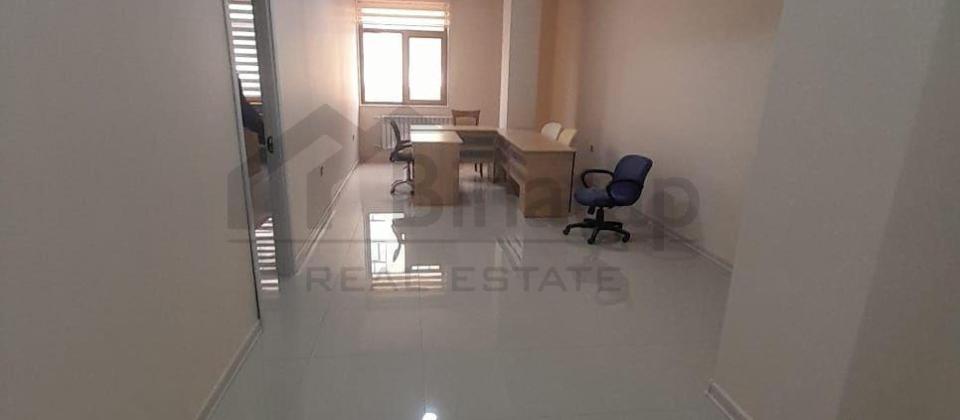 Əhməd Rəcəblidə plazada ofislərin icarəsi