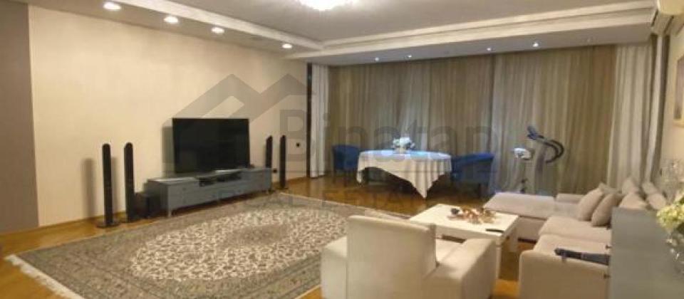 4 otaqlı mənzil satılır/210 kv.m., ABŞ Səfirliyi və 28 May m/s yaxındır