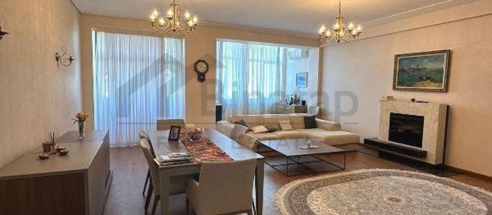 4 otaqlı mənzil satılır/214 kv.m., Statistika Komitəsi ilə üzbə üz yerləşir - 4