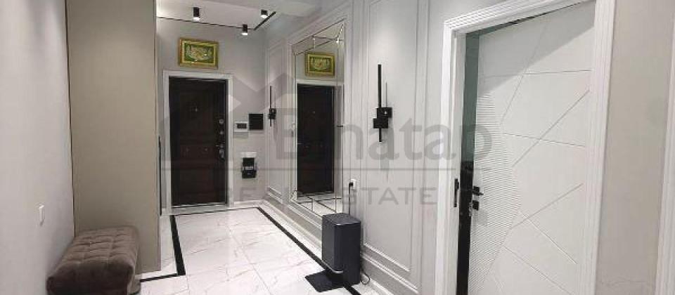 3 otaqlı mənzil satılır/118 kv.m., 7ci mkrn, Azadlıq Prospekti m/s'na 5-7 dəqiqəlik məsafədədir - 10