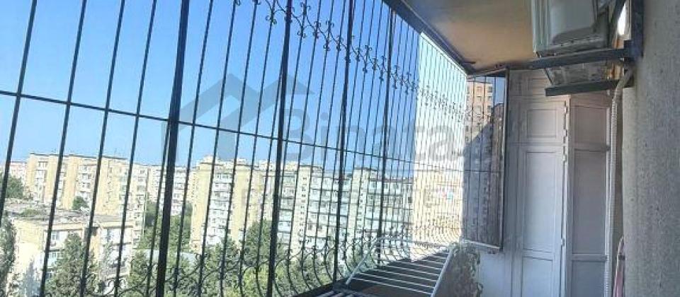 3 otaqlı mənzil satılır/118 kv.m., 7ci mkrn, Azadlıq Prospekti m/s'na 5-7 dəqiqəlik məsafədədir - 14