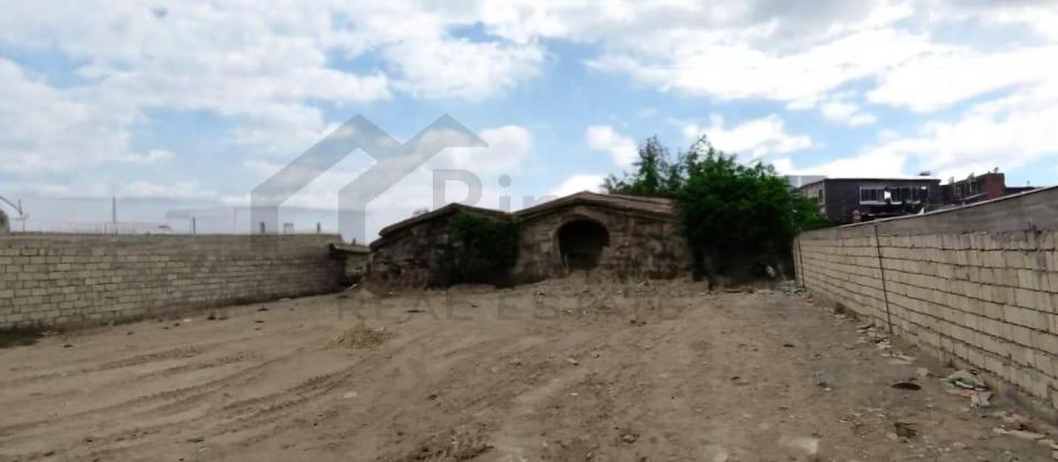 6 sot torpaq satilir Azadliq pr metrosu yaxinliqinda