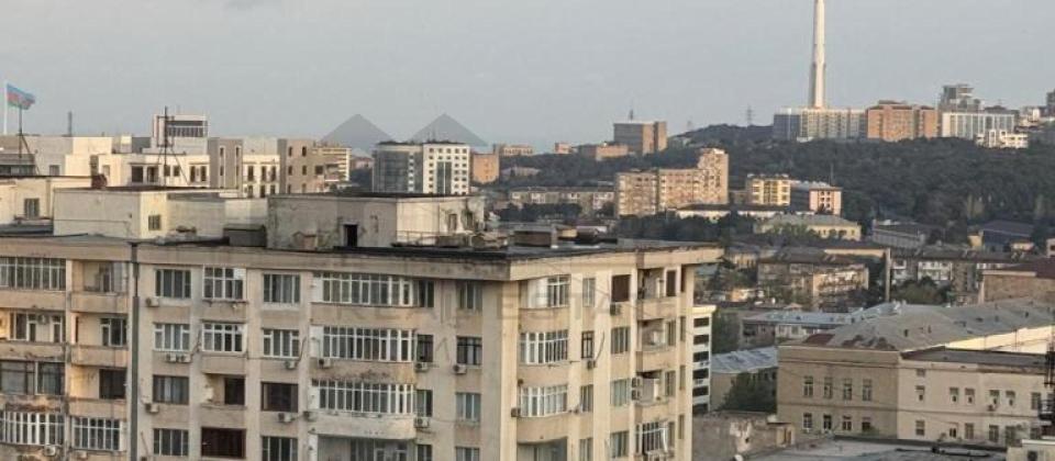 4 otaqlı mənzil satılır/154 kv.m., Elmlər Akademiyası m/s və BDU'ya yaxındır - 2