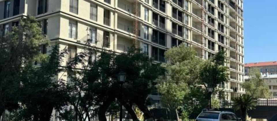 4 otaqlı mənzil satılır/165 kv.m., Təhsil Nazirliyinin yanı, Heydər Əliyev mərkəzinə yaxındır - 3