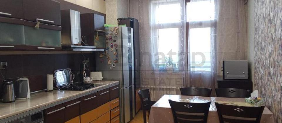 3 otaqlı mənzil satılır/147.5 kv.m., İnqlab, Kəpəz hospitalın yanı, 8 Noyabr m/s yaxındır - 8