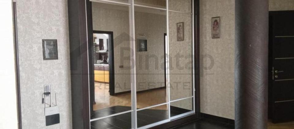 3 otaqlı mənzil satılır/147.5 kv.m., İnqlab, Kəpəz hospitalın yanı, 8 Noyabr m/s yaxındır - 9
