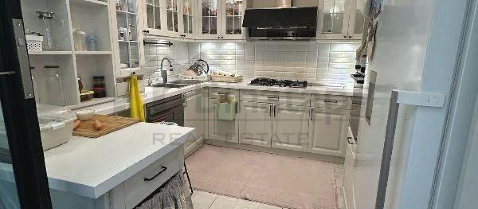 4 otaqlı mənzil satılır/138 kv.m., 8 Noyabr m/s yaxındır - 12