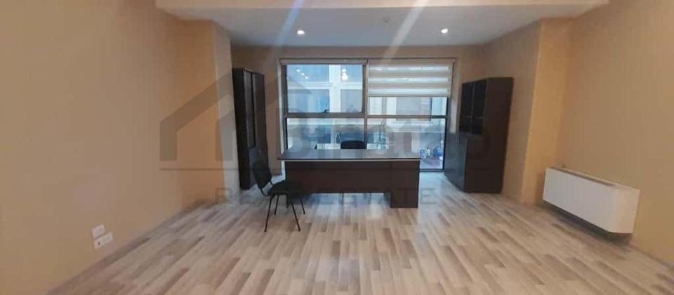 Əhməd Rəcəblidə plazada ofislərin icarəsi 650azn