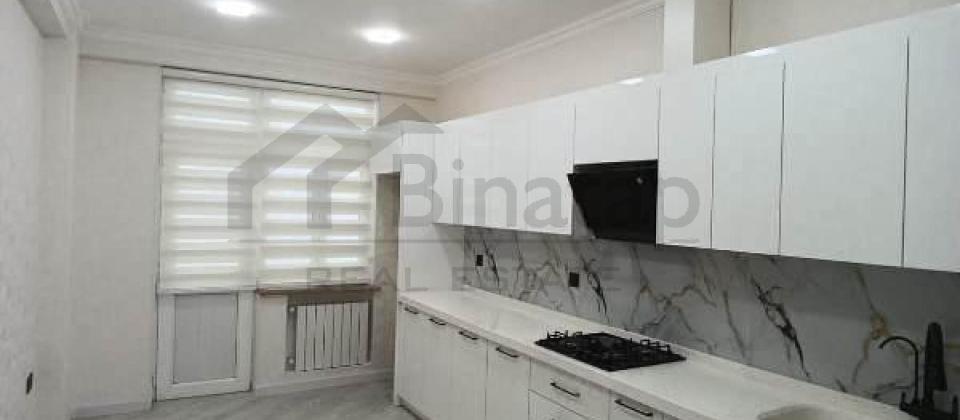 2 otaqlı mənzil satılır/90 kv.m., 8 Noyabr m/s yanında yerləşir - 8