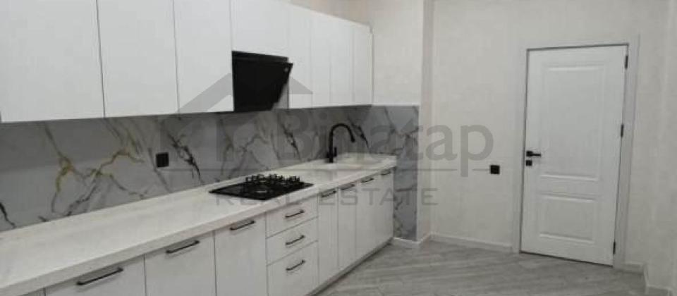 2 otaqlı mənzil satılır/90 kv.m., 8 Noyabr m/s yanında yerləşir - 9