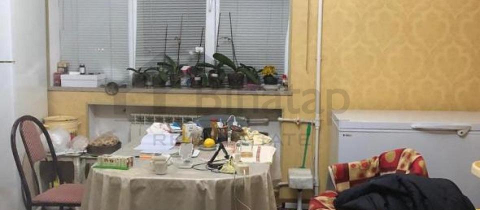 4 otaqlı mənzil satılır/200 kv.m., İnqlab, Ximqorodok, 8 Noyabr m/s yaxındır - 9
