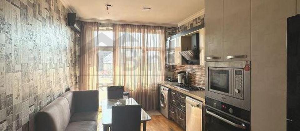 4 otaqlı mənzil satılır/177 kv.m., 8 Noyabr m/s yaxın məsafədə yerləşir - 6