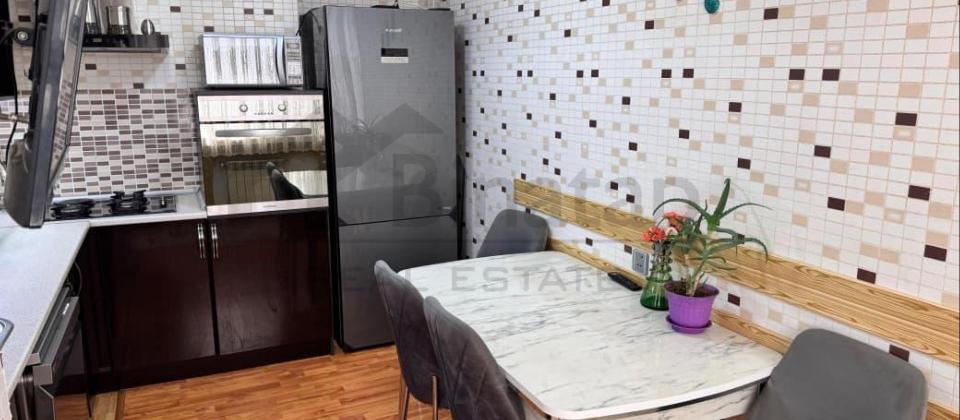 Satılır 3 otaqlı köhnə tikili 105 m², İnşaatçılar m. - 10