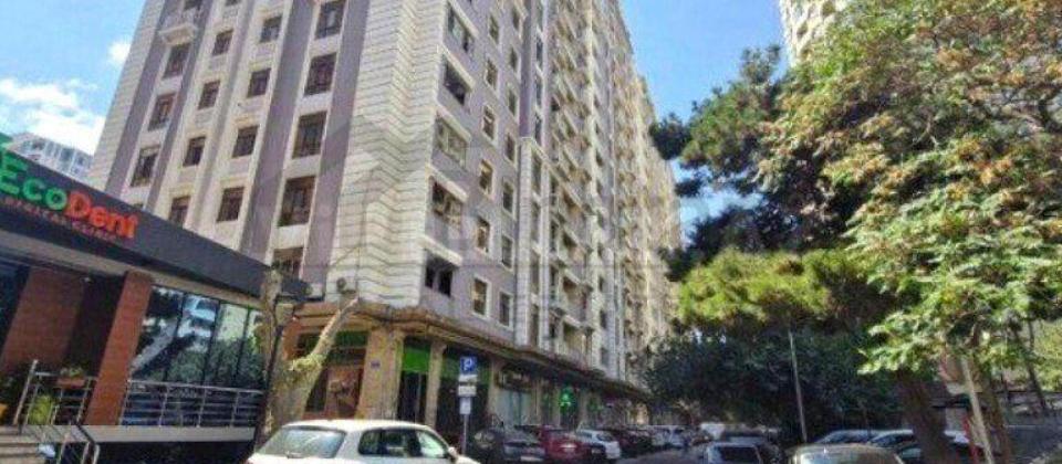 Tibb Universitetinın yaxınlığında, - 3