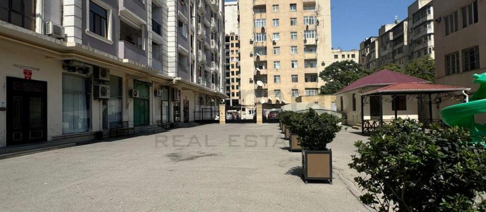 Tibb Universitetinın yaxınlığında, - 12