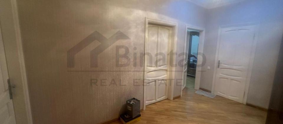 Biznes Universiteti yanında