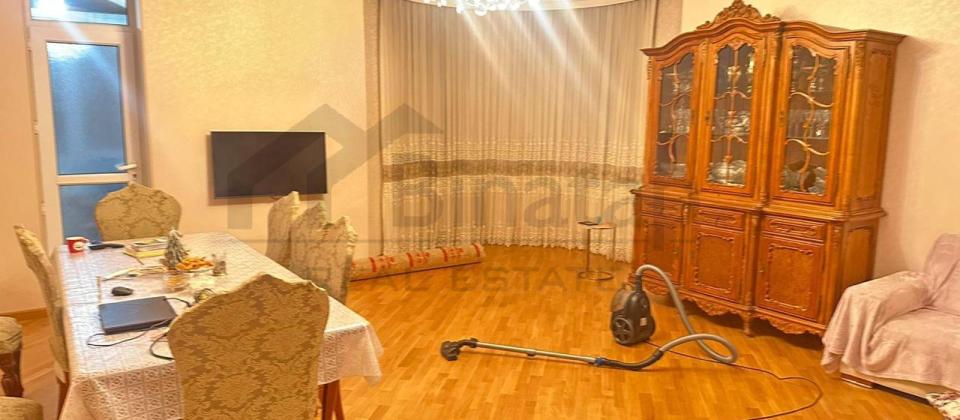 Biznes Universiteti yanında - 3