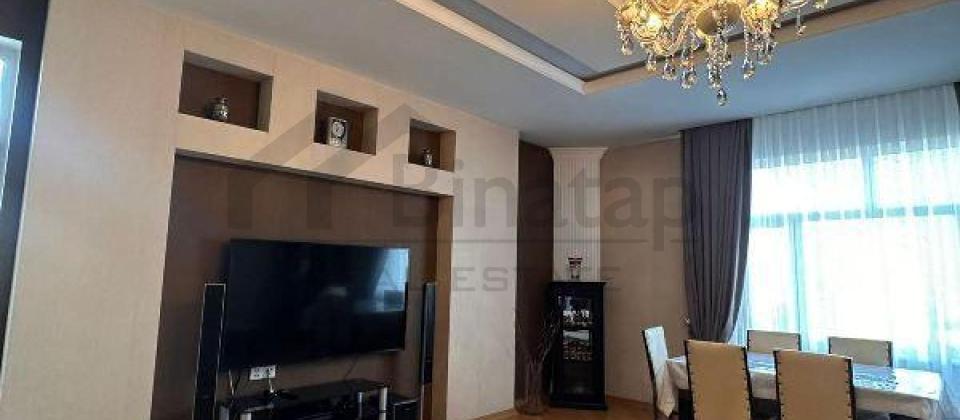 Caspian Plazanın yanı, Nizami m/s yaxın 3 otaqlı mənzil satılır/135 kv.m. - 2