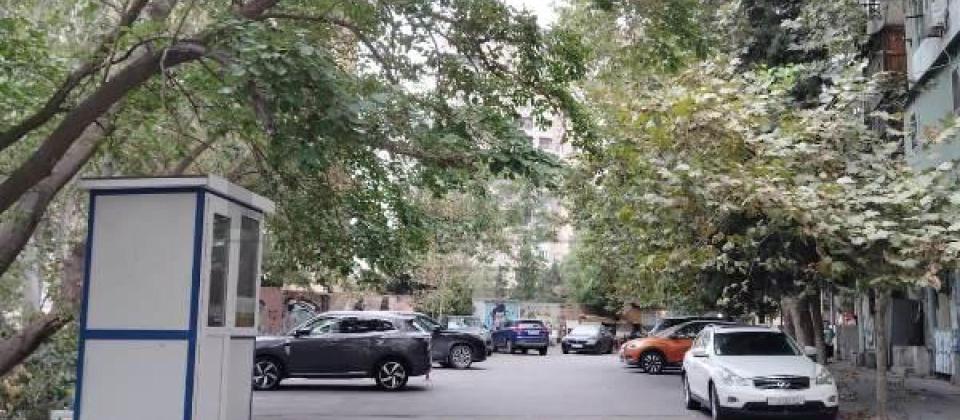 Mədəniyyət və İncəsənət Universitetinin yanında 3 otaqlı mənzil satılır/85 kv.m.