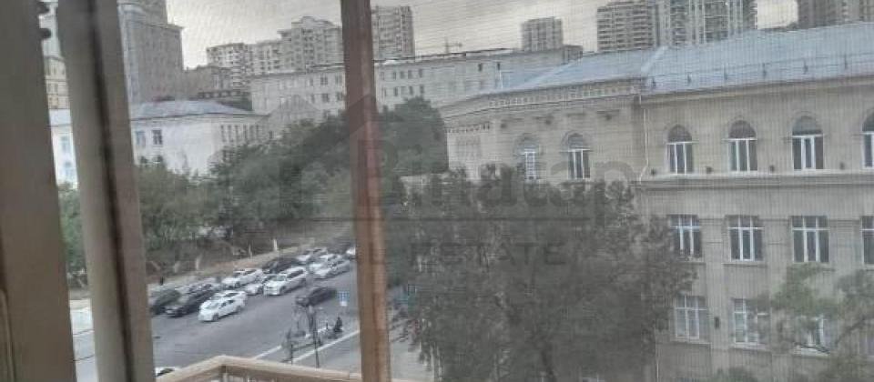 Mədəniyyət və İncəsənət Universitetinin yanında 3 otaqlı mənzil satılır/85 kv.m. - 15