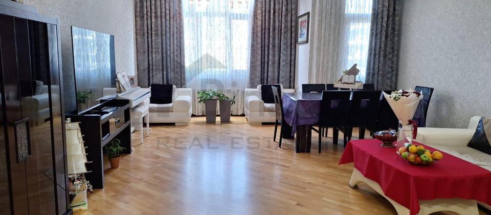 Satılır 3 otaqlı yeni tikili 170 m², 8 Noyabr m. - 2