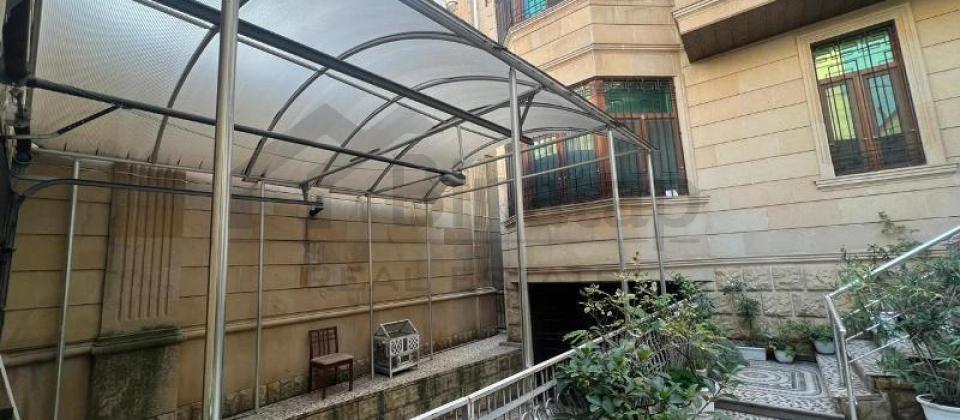 VİLLA SATILIR..! Teymur Əliyev küçəsi, Atatürk parkı və Gənclik m/s yaxındır/330 kv.m. - 2