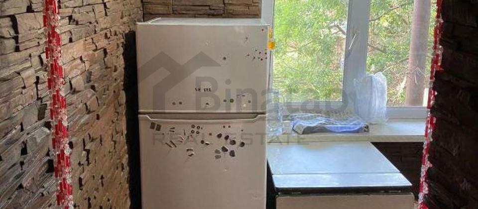 BDU, Musabəyov parkı, İlahiyyat məscidi və E.Akademiyası m/s yaxın 3 otaqlı mənzil satılır/75 kv.m. - 10