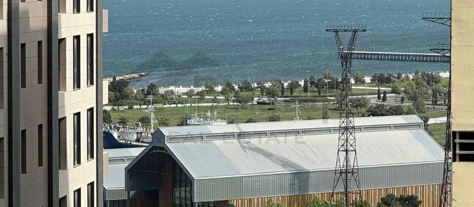 Bayıl, Bulvara və Baku Crystal Hall'a yaxın 3 otaqlı mənzil satılır/153 kv.m. - 2