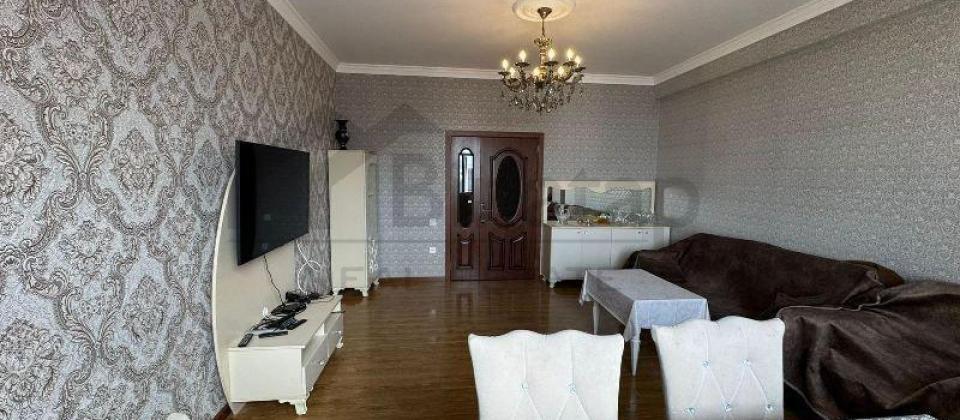 Yeni Yasamal, İnşaatçılar m/s yaxın 4 otaqlı mənzil satılır/142 kv.m. - 2