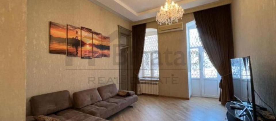 Mərkəz..! Heydər Əliyev sarayı və Qış parkının yanında otaqlı mənzil satılır/144 kv.m. - 2