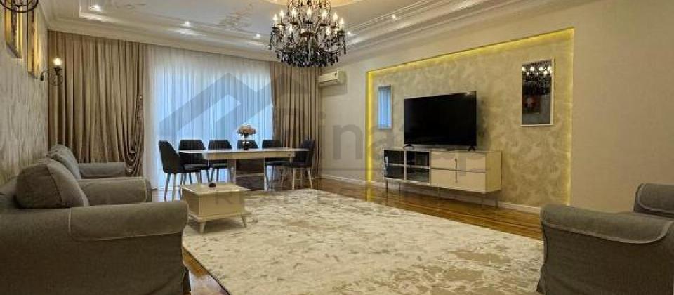 Mərkəzi bankın yanı, 28 May m/s yaxın 4 otaqlı mənzil satılır/220 kv.m. - 2