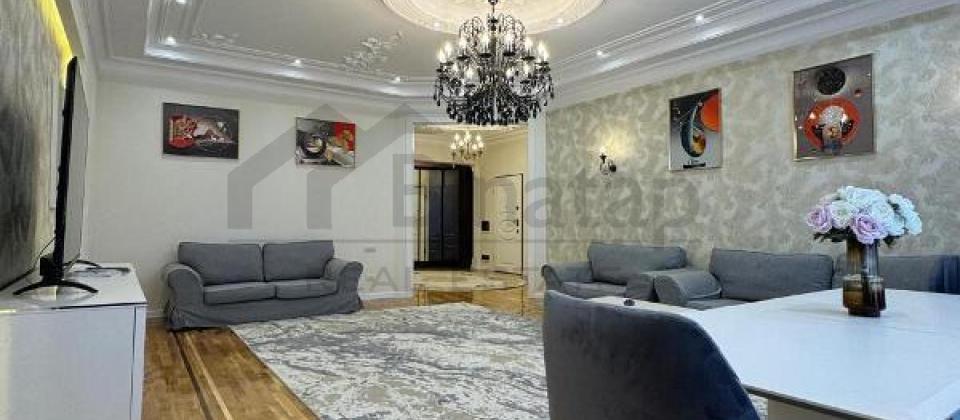 Mərkəzi bankın yanı, 28 May m/s yaxın 4 otaqlı mənzil satılır/220 kv.m. - 4