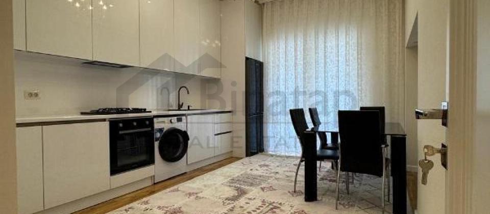 Mərkəzi bankın yanı, 28 May m/s yaxın 4 otaqlı mənzil satılır/220 kv.m. - 10