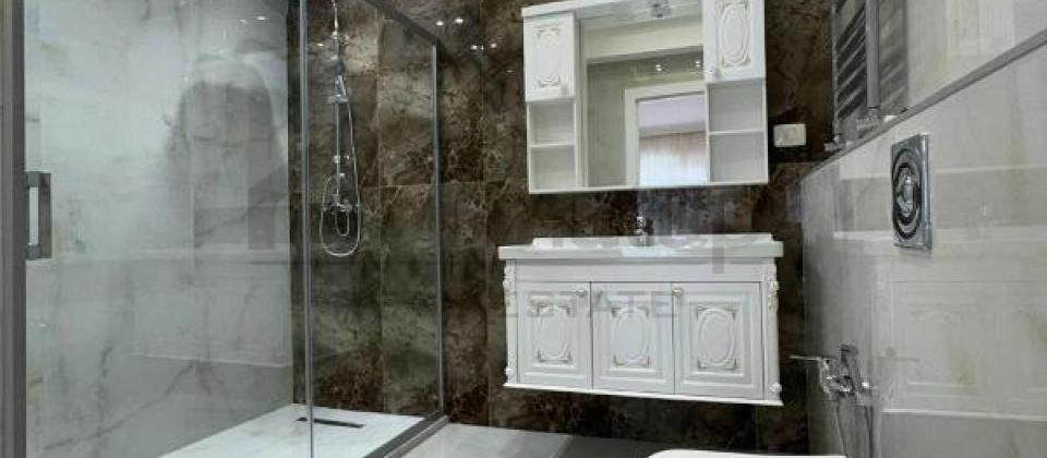 Mərkəzi bankın yanı, 28 May m/s yaxın 4 otaqlı mənzil satılır/220 kv.m. - 15