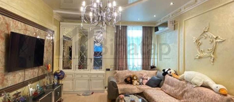 İnqlab, 1№li Asan və kommunal xidmətin yanında 3 otaqlı mənzil satılır/140 kv.m.