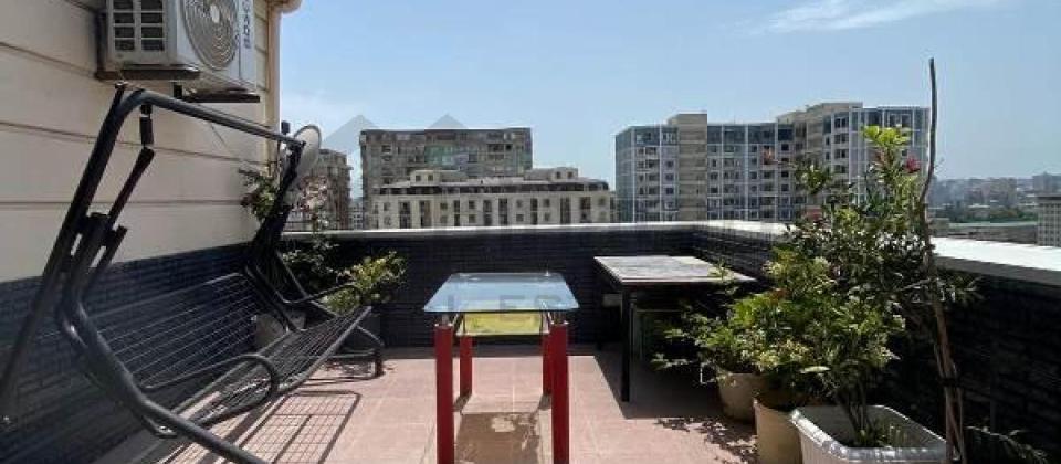 İnqlab, 1№li Asan və kommunal xidmətin yanında 3 otaqlı mənzil satılır/140 kv.m. - 15