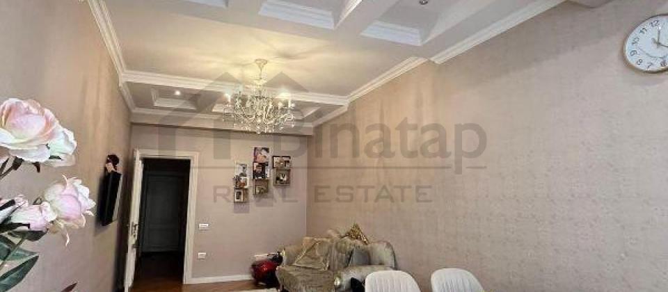 Dədə Qorqud və Koroğlu parklarına yaxın 3 otaqlı mənzil satılır/108 kv.m. - 2