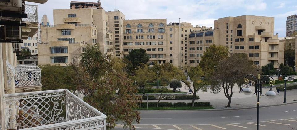 Satılır 3 otaqlı köhnə tikili 87 m², Elmlər Akademiyası m. - 2