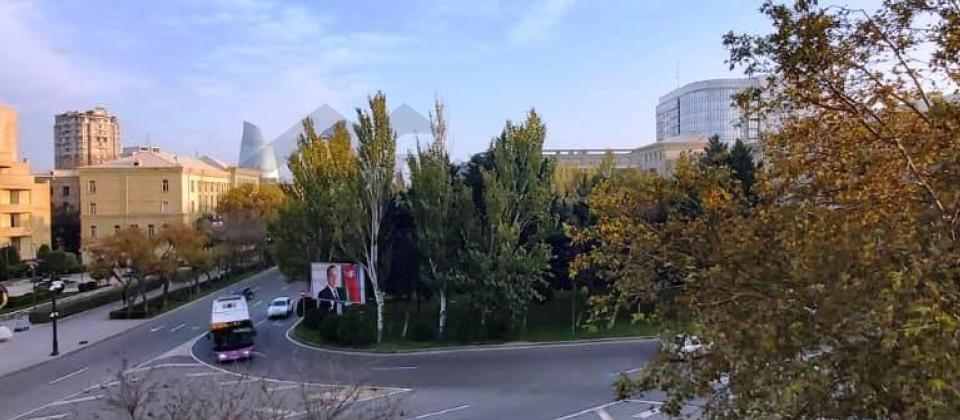 Satılır 3 otaqlı köhnə tikili 87 m², Elmlər Akademiyası m. - 14