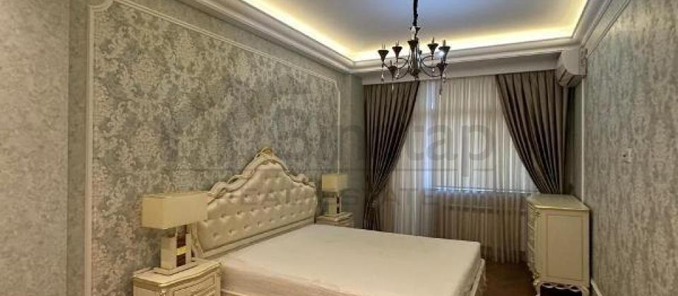 Elmlər Akademiyası m/s, Renessans Palace'da 4 otaqlı mənzil satılır/205 kv.m. - 4