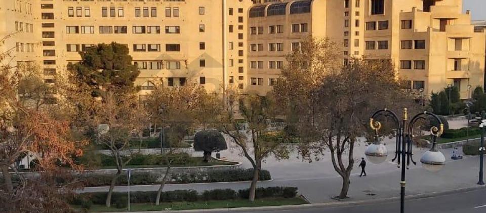 Satılır 3 otaqlı köhnə tikili 87 m², Elmlər Akademiyası m. - 15